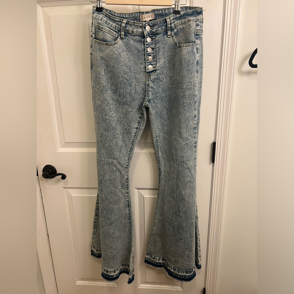 Altar’d State - Stars on Back Pockets - super Wide Flare M/L